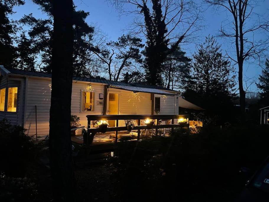 Knus chalet midden in de bossen Nunspeet Buitenkant foto